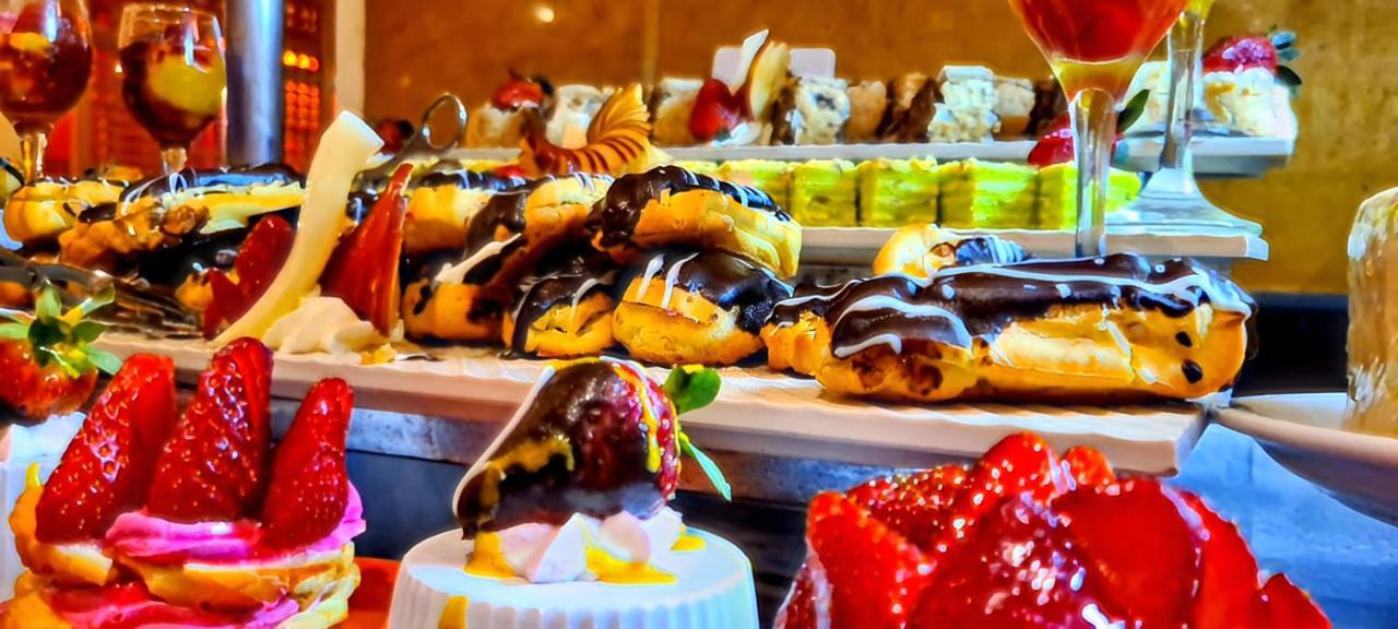 Retac Qunay Dahab Resort & Spa Luaran gambar A dessert buffet