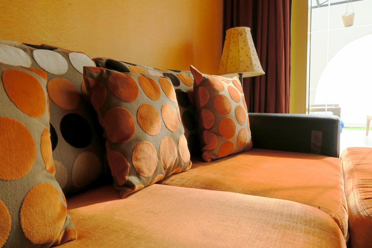 Retac Qunay Dahab Resort & Spa Luaran gambar A sofa with cushions