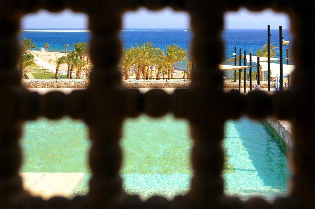 Retac Qunay Dahab Resort & Spa Luaran gambar View of the sea from the window of the fort
